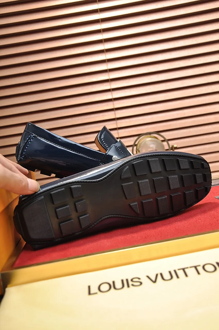 Men's men's shoes 💰420💶 [LV Doudou shoes] (water-dyed cowhide lining) new model is on the market, available on the official website. The new Doudou shoes are processed into single-color materials, and the uppers are made of imported horsehide leather. The body of the shoe is fully hemmed with mark thread, and is lined with imported original cowhide leather. The elegant shoe shape is super suitable for all-matching, and the size is 38-44.